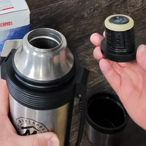 Marlboro Country Store Thermos Silver and Black Insulated Flask - Picture 4 of 6